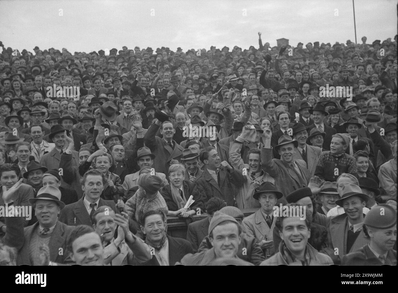 Aktuell 1946 : Finalekampen lyn - Fredrikstad. Alle tiders finale. Cupfinalen Lyn - Fredrikstad 3 - 2 på Ullevaal stadion. Foto : th. Skotaam / Aktuell / NTB ***Foto er ikke bildebehandlet*** le texte de cette image est traduit automatiquement Banque D'Images