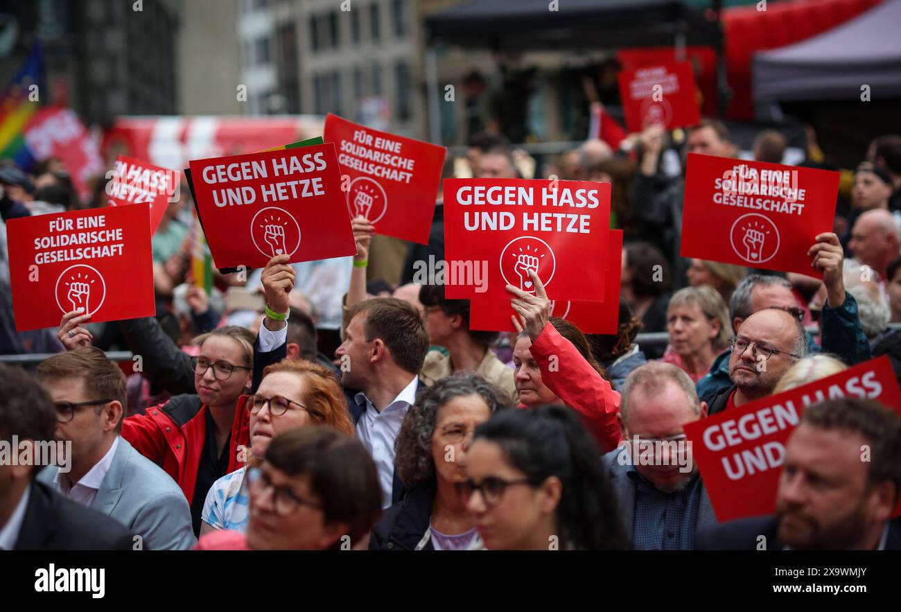 SPD Kundgebung zur Europawahl. Plakate : Gegen Hass und Hetze. Leipzig, 01.06.2024. Leipzig Deutschland *** rassemblement du SPD pour les élections européennes affiches contre la haine et l'agitation Leipzig, 01 06 2024 Leipzig Allemagne Copyright : xRonnyxHartmannxphotothek.dex Banque D'Images