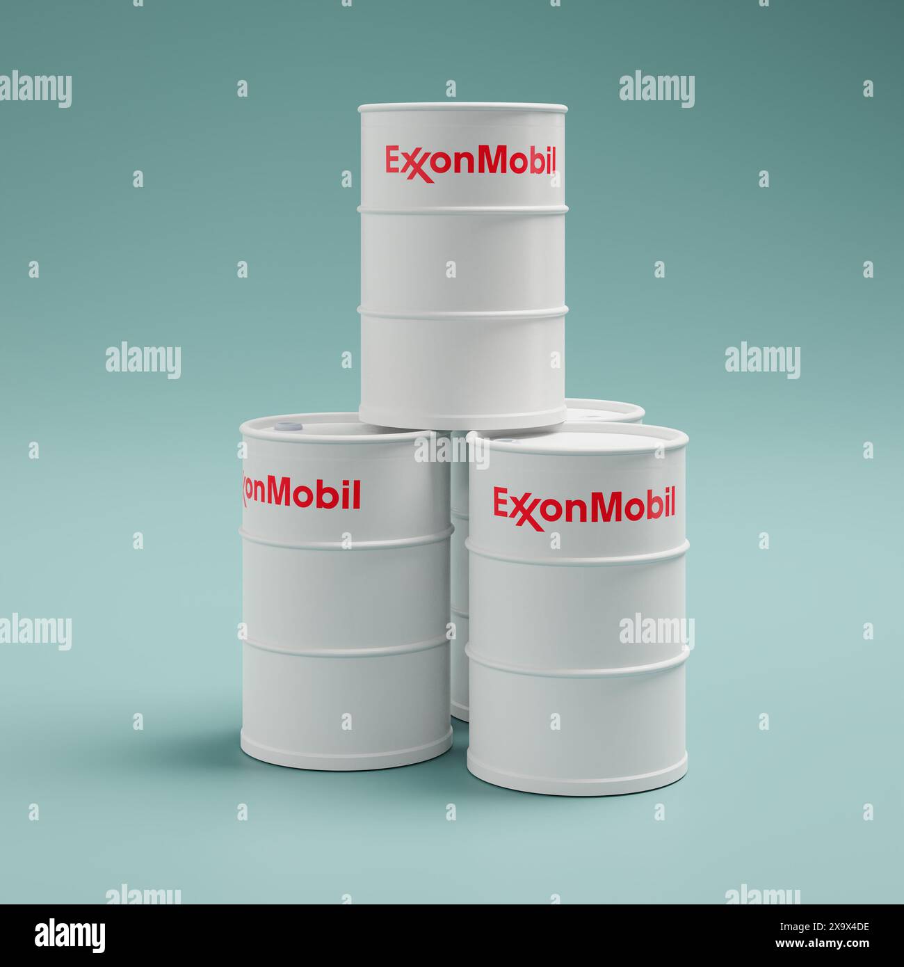 Barils de pétrole avec le logo de l'une des cinq plus grandes compagnies pétrolières ExxonMobil Banque D'Images