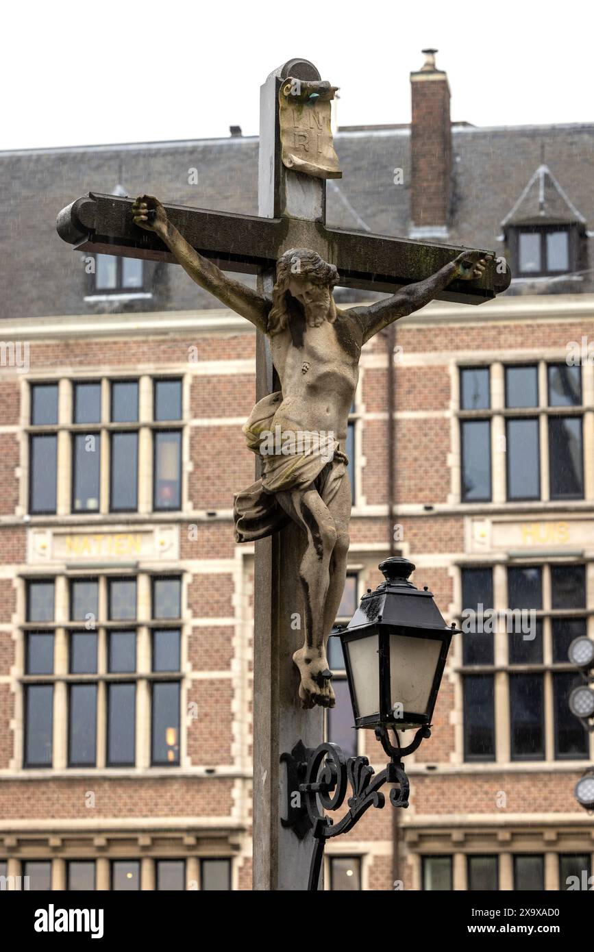 Un crucifix dans les rues d'Anvers, Flandre, Belgique Banque D'Images