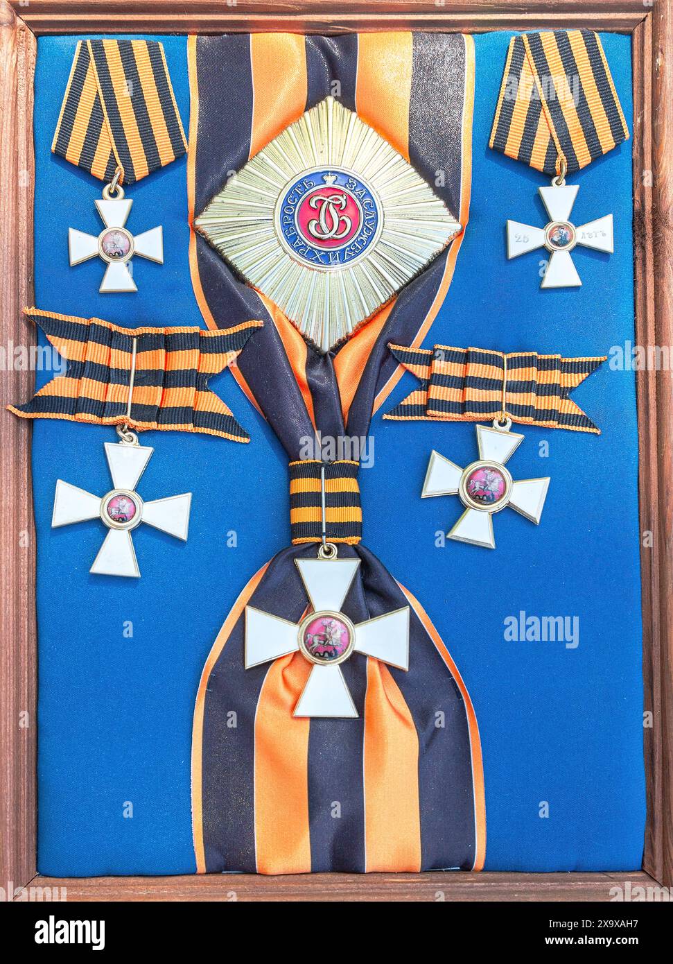 Croix de l'ordre russe de produits George au ruban de produits George. Prix militaire de l'Empire russe. Cross a été créé en 1807 par l'empereur russe Alexandre Ier F. Banque D'Images