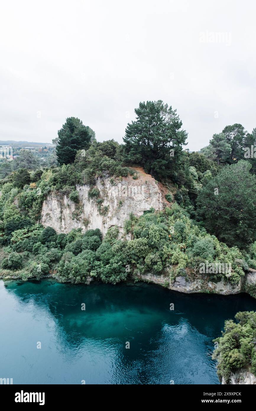 Une vue vers la rivière Waikato. Banque D'Images