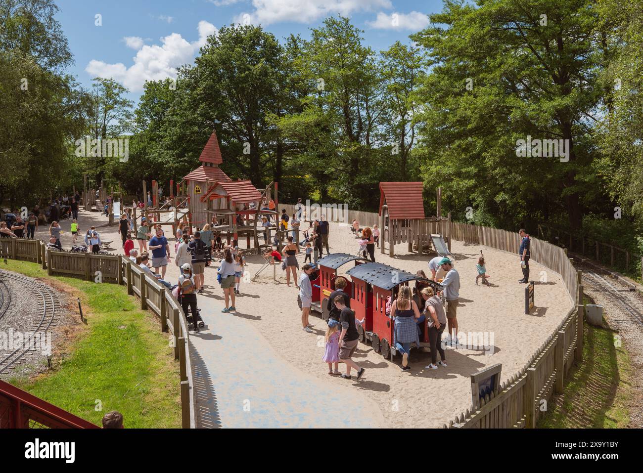 Moors Valley Country Park, Ashley Heath, Dorset, par une journée ensoleillée. La forêt et le parc appartiennent au Dorset Council et à Forestry England. Banque D'Images