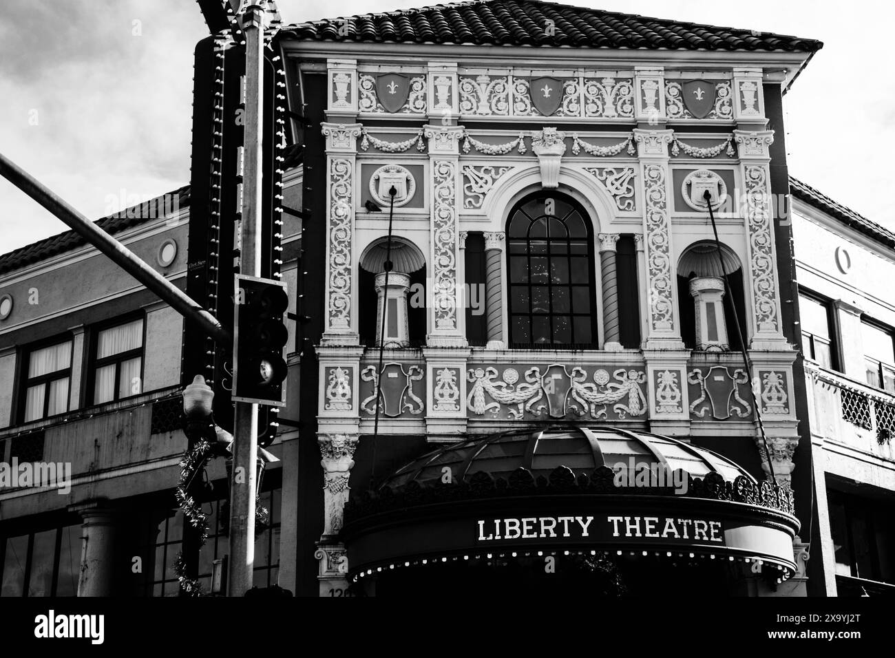 Image monochrome du bâtiment d'angle Banque D'Images