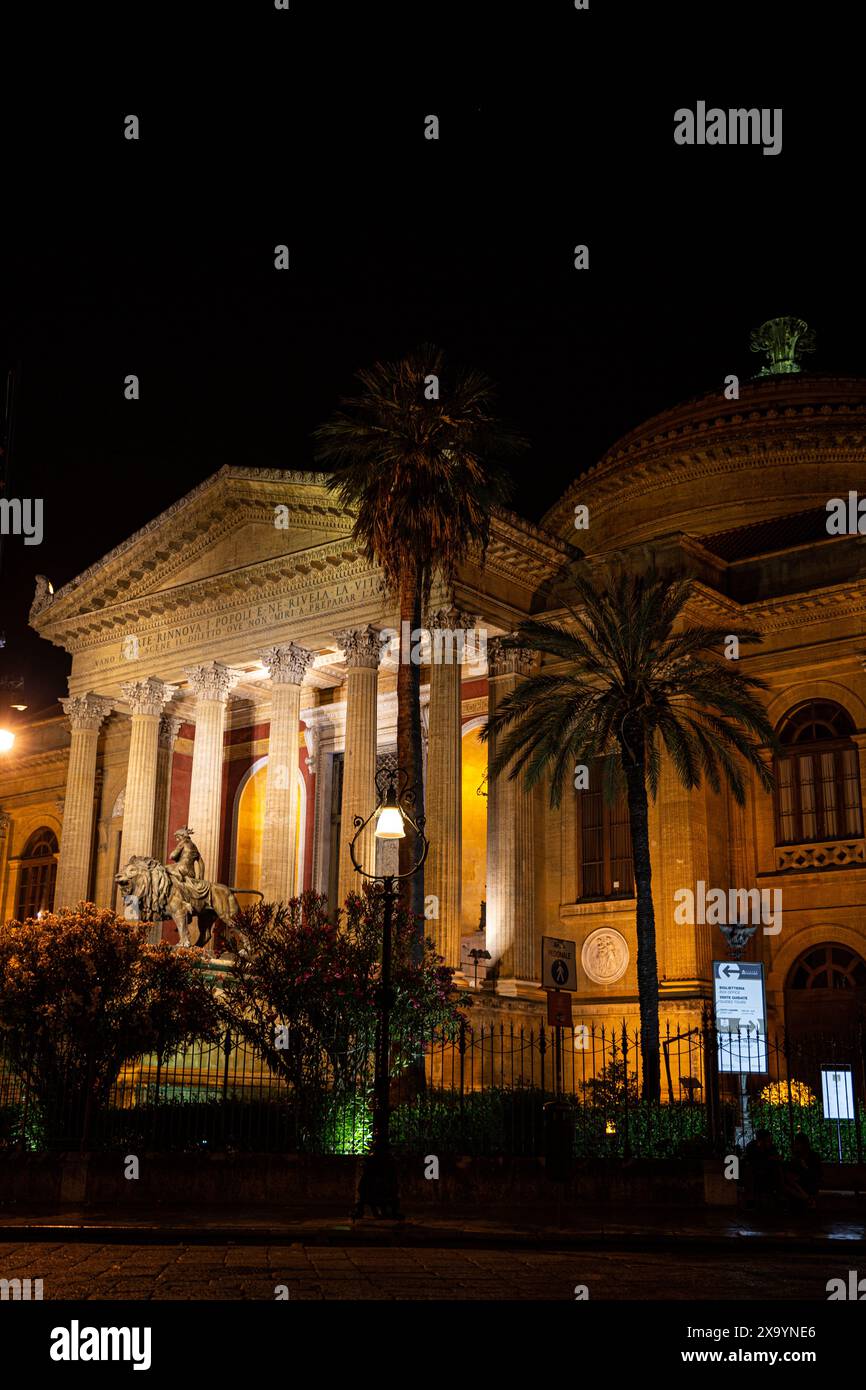 Teatro Massimo Vittorio Emanuele, Opéra de nuit, Palerme, Sicile Banque D'Images