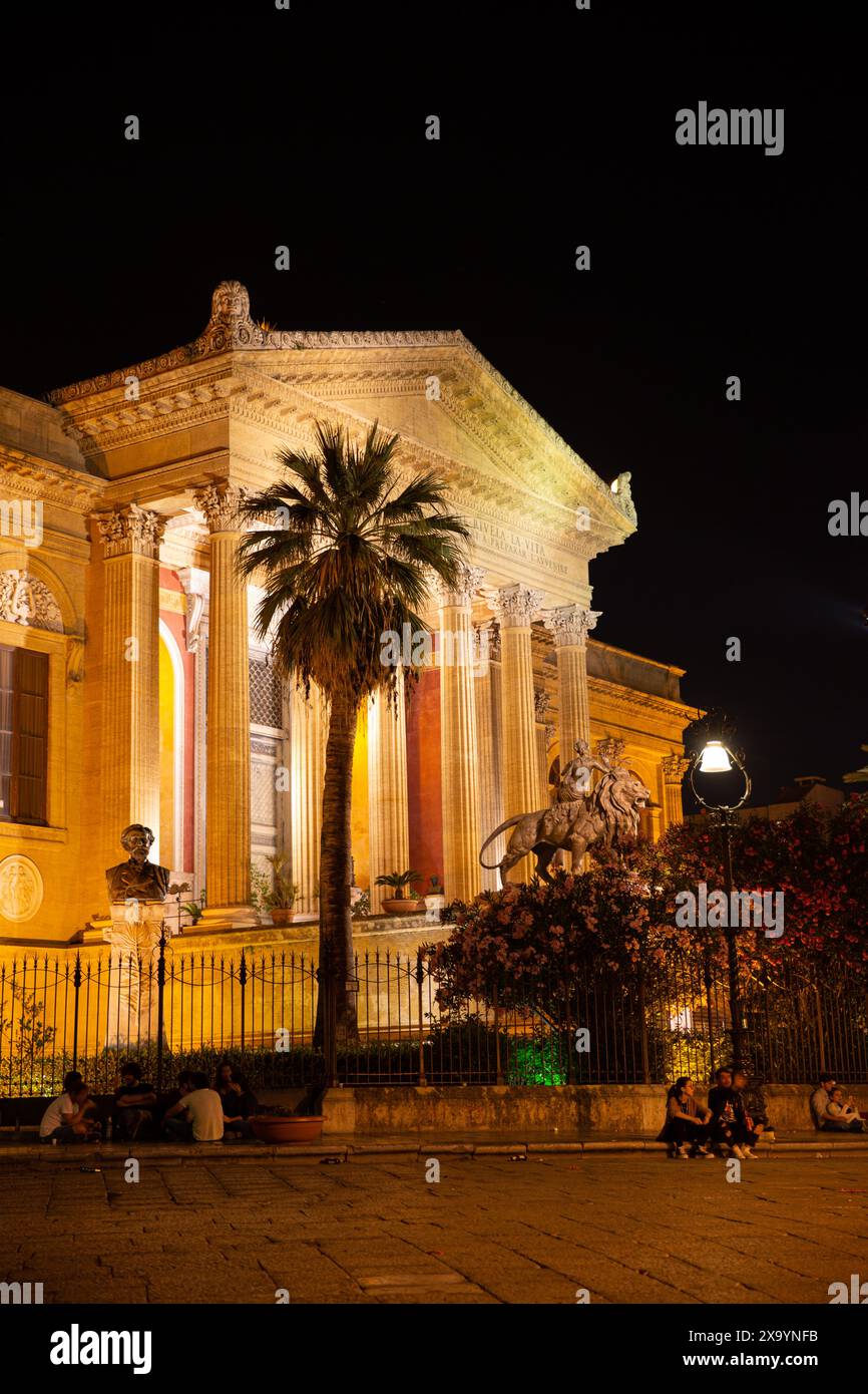 Teatro Massimo Vittorio Emanuele, Opéra de nuit, Palerme, Sicile Banque D'Images