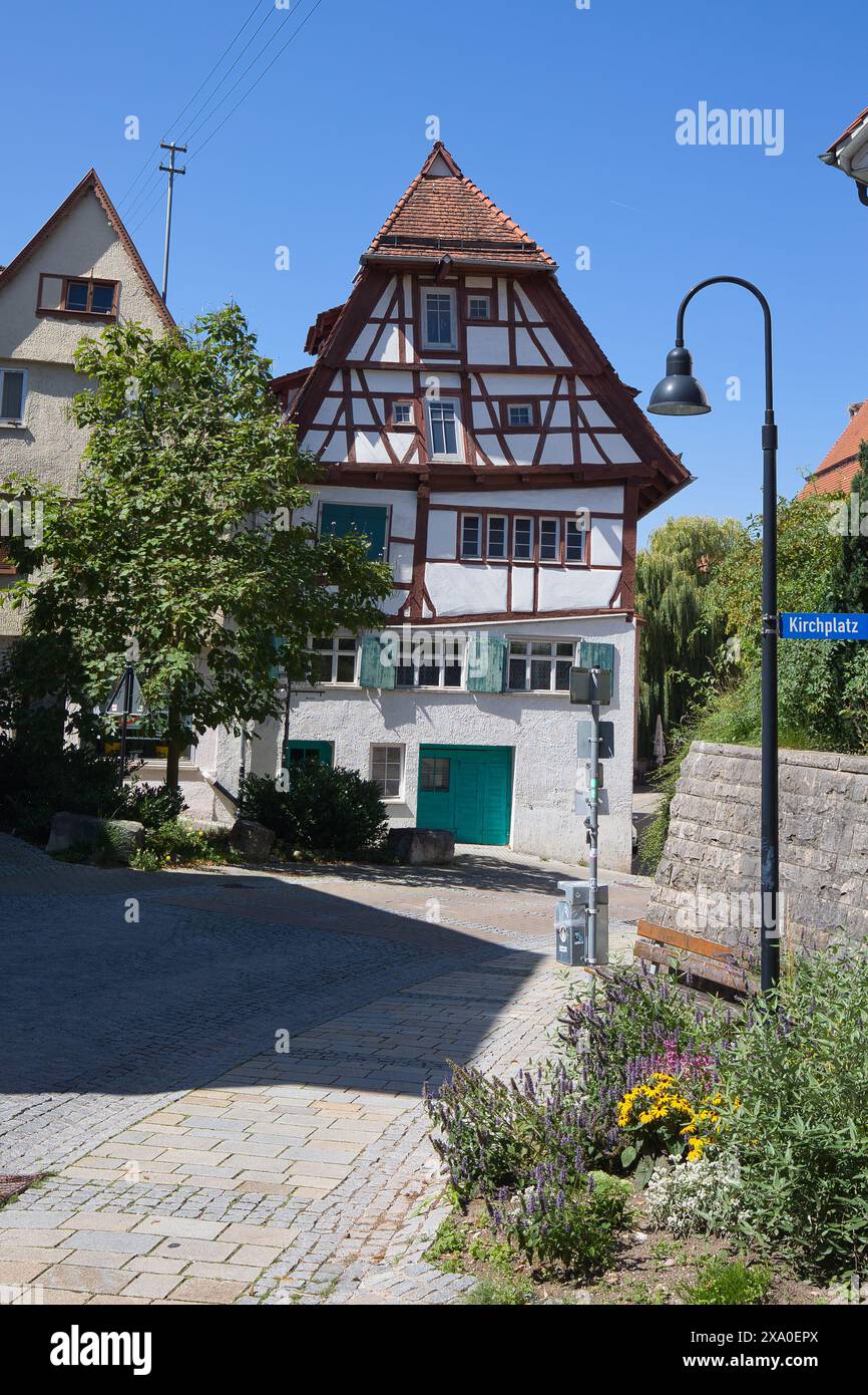 Allemagne, Ehingen - 18 août 2023 : la maison de reuter est une maison très tordue. Banque D'Images