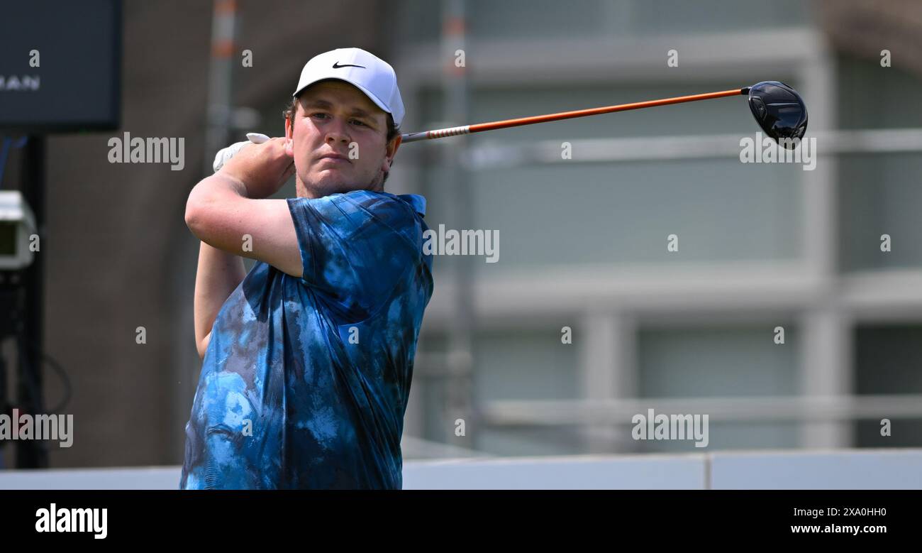 Toronto, Ontario, Canada. 1er juin 2024. ROBERT MACINTYRE, d’Écosse, regarde son tir au tee-shirt lors de la troisième ronde de l’Open canadien RBC 2024 au Hamilton Golf and Country Club. MACINTYRE a tiré un 66 (-4) pour prendre la tête. (Crédit image : © Jeff Vogan/ZUMA Press Wire) USAGE ÉDITORIAL SEULEMENT! Non destiné à UN USAGE commercial ! Banque D'Images