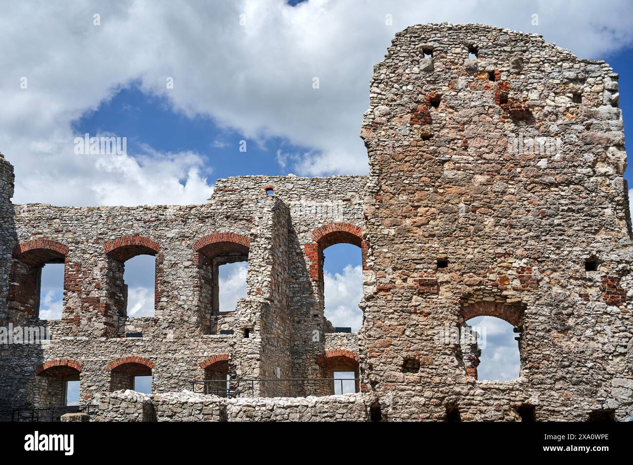 Fragment des ruines d'un château médiéval à Ogrodzieniec, Pologne Banque D'Images