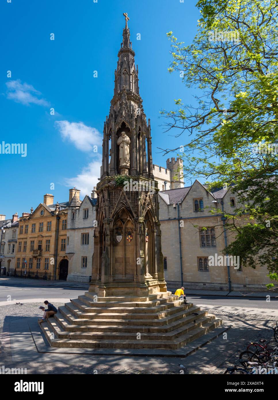 Oxford, Angleterre, Royaume-Uni - 19 mai 2024 : vue du Mémorial des Martyrs, un monument en pierre conçu par Sir George Gilbert Scott, près du Balliol College, depuis le Banque D'Images