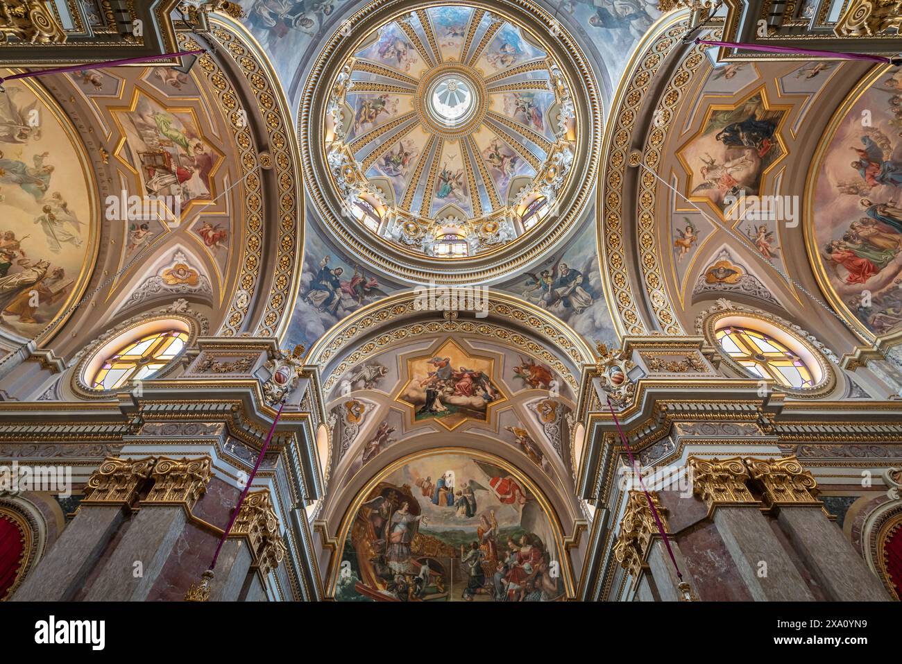 La basilique Saint Dominique et Porto Salvo. Église historique connue pour son architecture baroque époustouflante et son riche patrimoine culturel. La Valette, Malte Banque D'Images