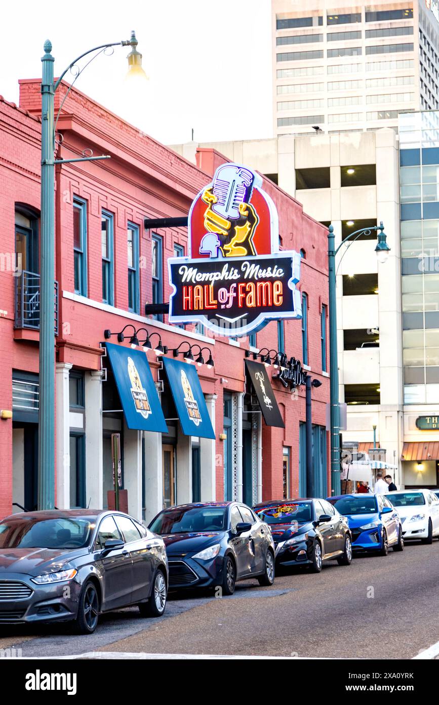 La scène animée de Beale Street à Memphis, Tennessee Banque D'Images