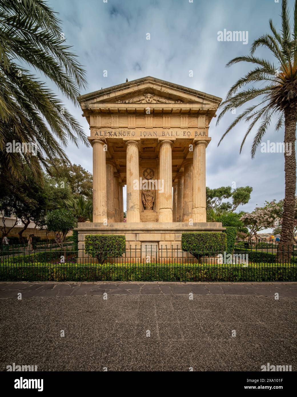 Lower Barrakka jardin public et le monument à Alexandre Ball dans la vieille ville de la Valette, capitale de Malte. Banque D'Images