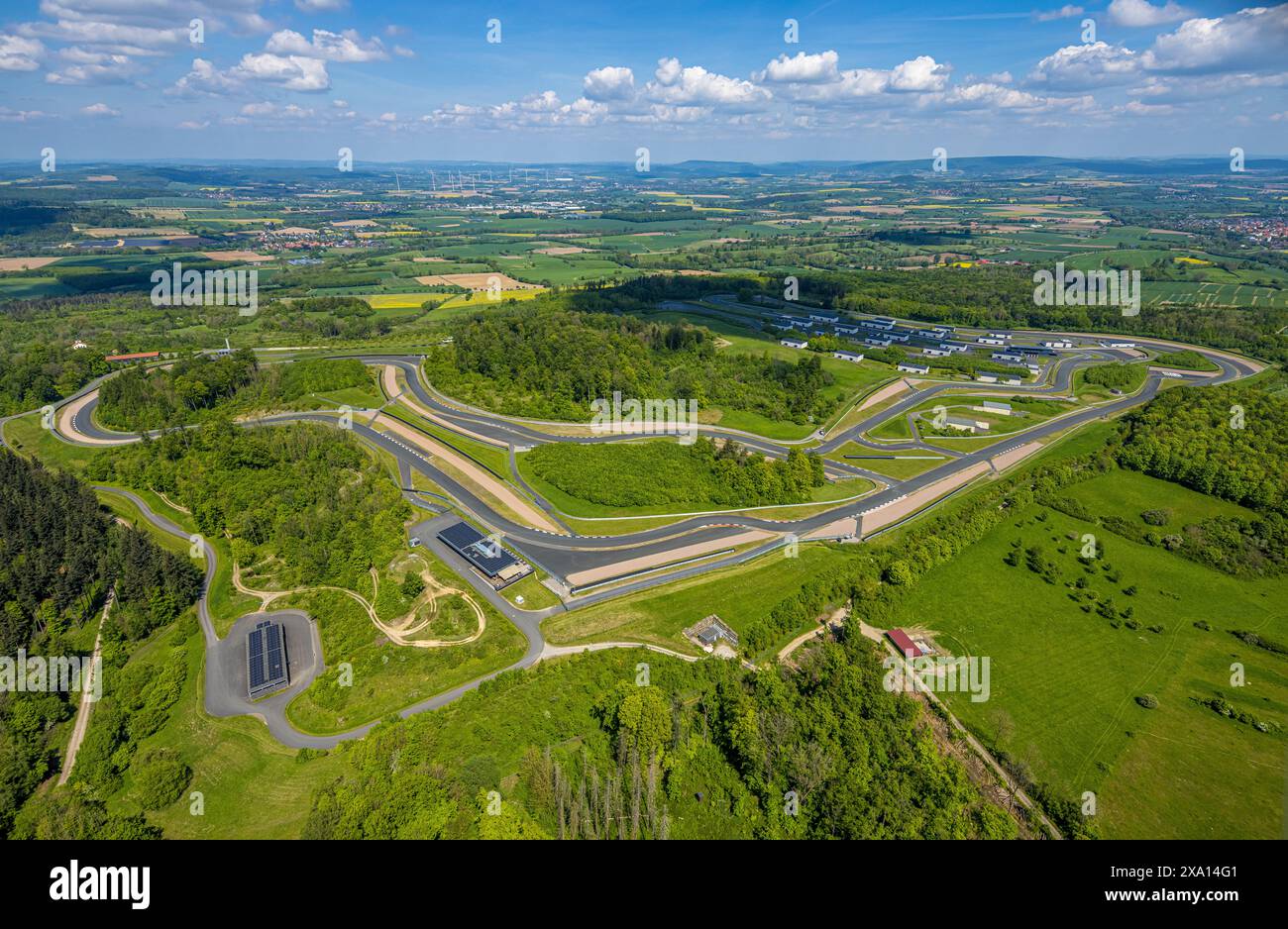 Vue aérienne, piste de course Bilster Berg, piste d'essai et piste de présentation, terrain en forme de parc avec paddock et parcours hors route, Pömbsen, Bad Driburg, EAS Banque D'Images
