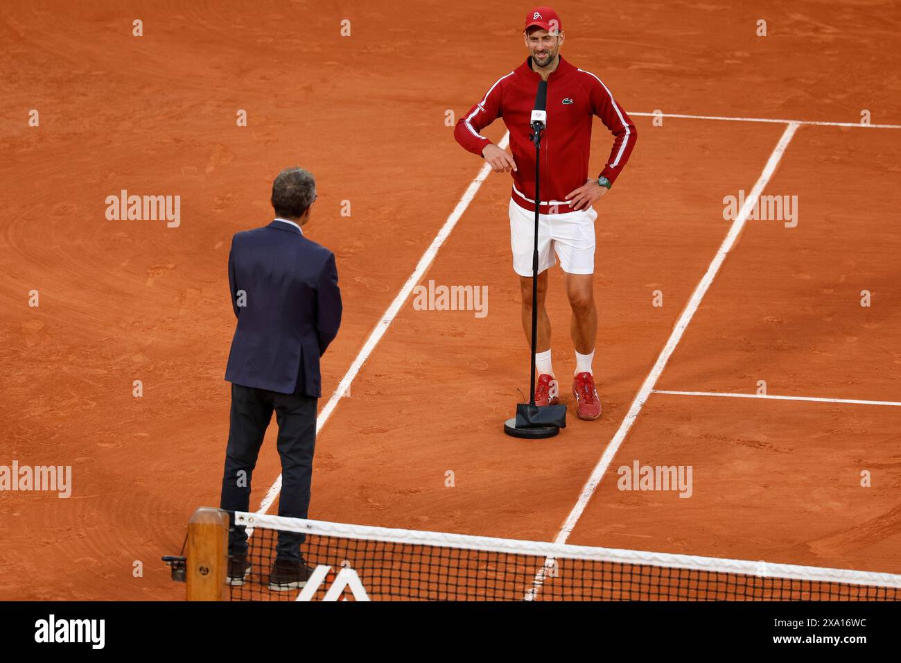 Paris, Paris, France. 3 juin 2024. 3 juin 2024, Paris, Paris, France :Novak Djokovic(SRB) en action lors du Grand Chelem de Roland Garros 2024, jour 9, match Novak Djokovic (SRB) et Francisco Serundolo (ARG) au stade Roland Garros - sur june 3 2024.Paris - France (crédit image : © Loic Baratoux/ZUMA Press Wire) USAGE ÉDITORIAL SEULEMENT! Non destiné à UN USAGE commercial ! Crédit : ZUMA Press, Inc/Alamy Live News Banque D'Images