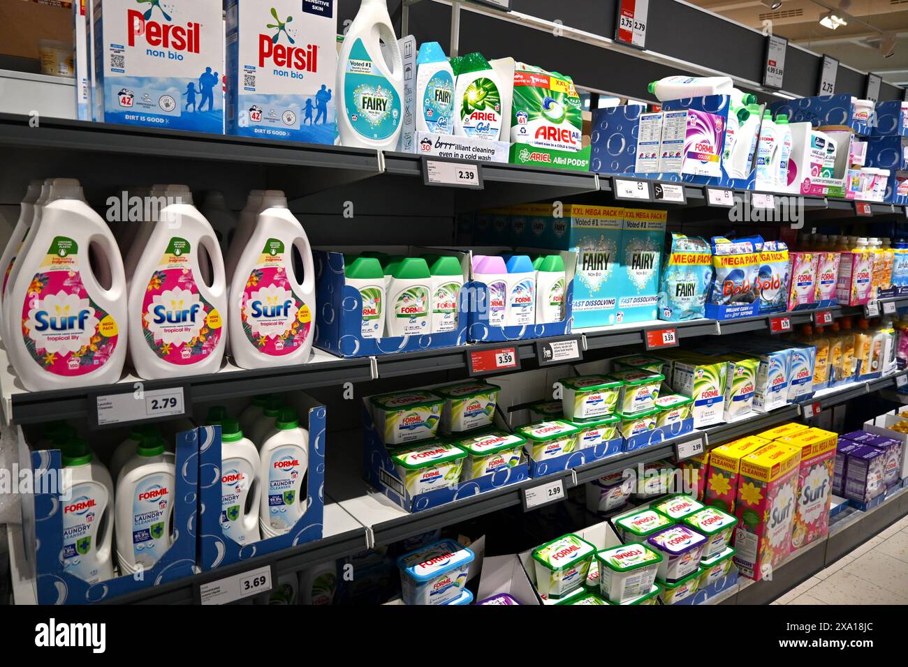 Section produits de lavage de linge Lidl – Gwynedd, pays de Galles, Royaume-Uni – 08 mai 2024 Banque D'Images