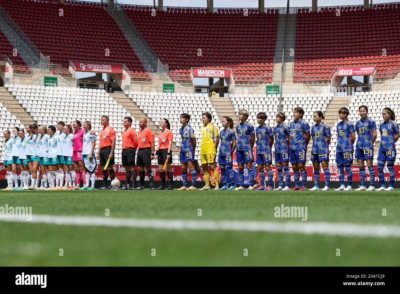 Murcie, Espagne. 03 juin 2024. MURCIE, ESPAGNE - 3 juin : les équipes s'alignent pour l'hymne national avant le match amical international féminin entre la Nouvelle-Zélande WNT et la Japon WNT à Estadio Nueva Condomina, Murcie, Espagne, le lundi 3 juin 2024. (Photo de Francisco Maciá/photo Players images) crédit : Magara Press SL/Alamy Live News Banque D'Images