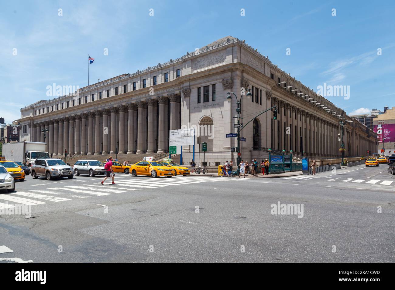La façade du bâtiment James A Farley avec ses colonnes corinthiennes à Manhattan, New York Banque D'Images