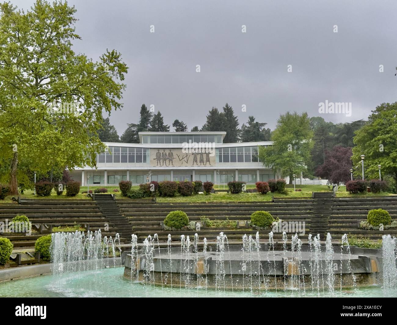 Le Musée de Yougoslaviai dans le cadre du parc Banque D'Images