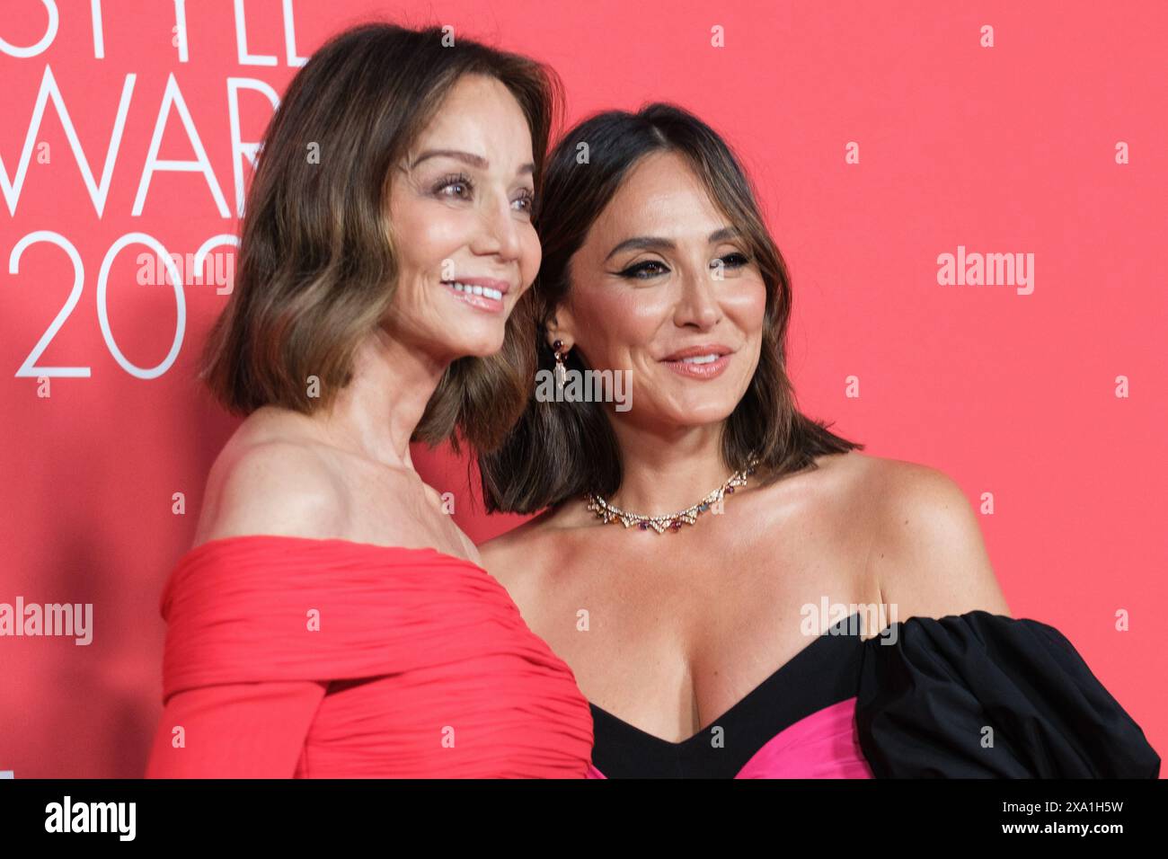 Tamara Falco et Isabel Preysler assistent au Photocall pour les prix elle style 2024 galeria de cristal, Palacio de Cibeles à Madrid 3 juin 2024 Espagne Banque D'Images