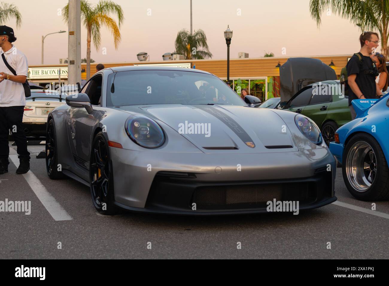 Porsche 911 GT3 garé dans un parc de nuit et de détente Banque D'Images