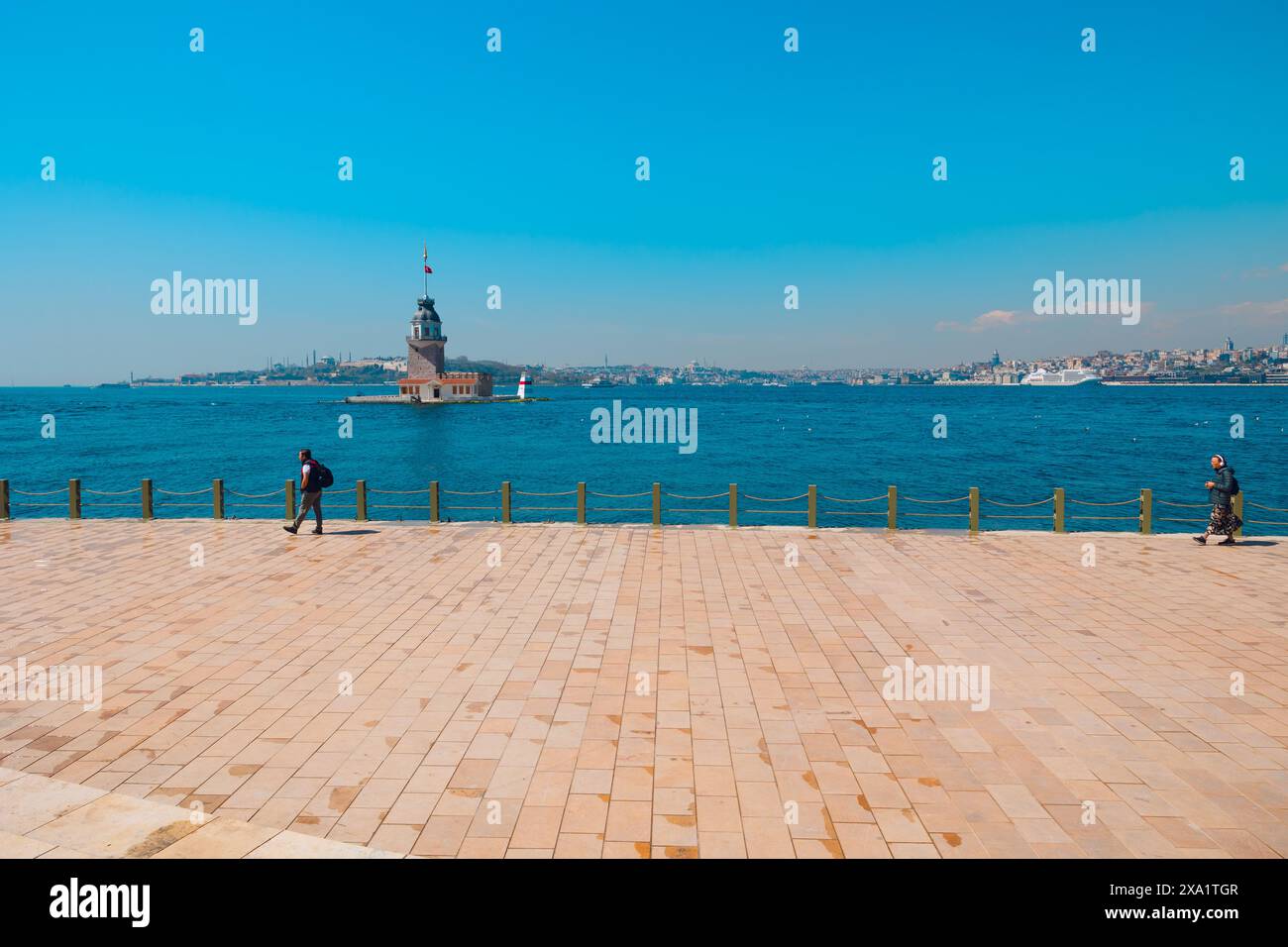 Kiz Kulesi aka Maiden tour et paysage urbain d'Istanbul de Salacak. Istanbul Turkiye - 4.5.2024 Banque D'Images