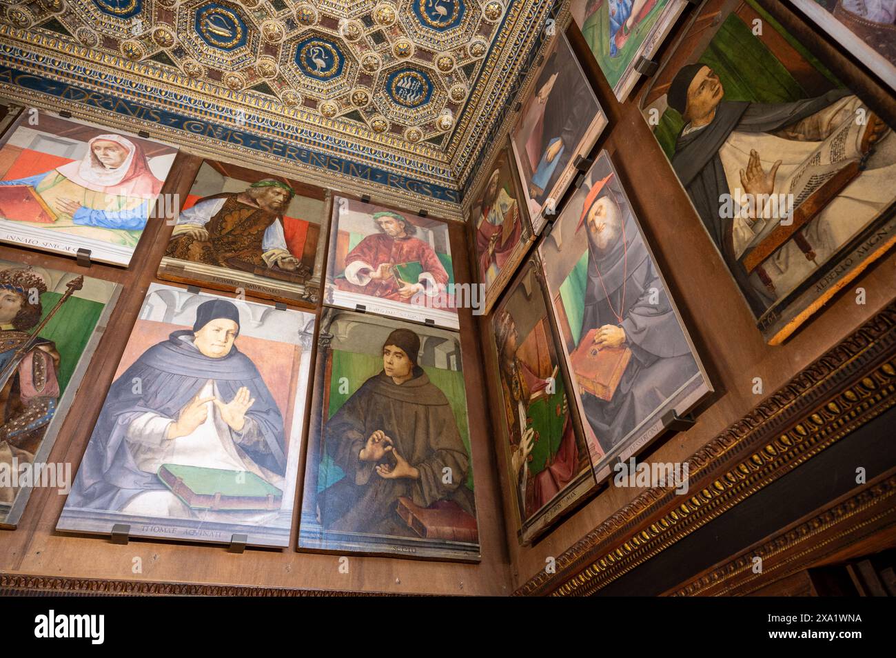 Merveilleuses œuvres artistiques à l'intérieur du palais ducal d'Urbino dans la province de Pesaro et Urbino Banque D'Images