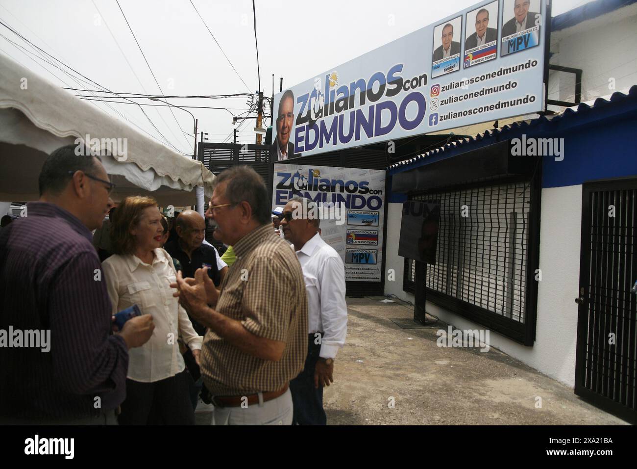 Venezuela-Maracaibo-03-05-2024. Le militantisme des différents partis politiques unis était présent pour apporter leur soutien aux directeurs des auvents politiques de l'État lors de l'inauguration du premier candidat de l'opposition 'Maison des volontaires avec Edmundo González', ce lundi 3 juin dans la ville de Maracaibo Venezuela. Activité qui a été menée dans tous les états du pays, et dont l'objectif fondamental est d'enseigner comment voter et d'encourager les électeurs vénézuéliens qui ne sont pas encore sûrs de voter. Lors des prochaines élections présidentielles le 28 juillet. (Photo Humberto Matheus/Sipa USA) Banque D'Images