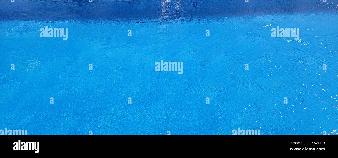 texture bleue de l'eau de piscine comme beau fond Banque D'Images