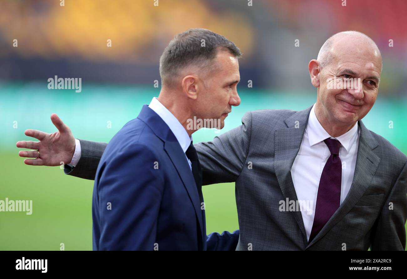NUREMBERG, ALLEMAGNE - 03 JUIN : Andriy Shevchenko, l'Association ukrainienne de football avec Bernd Neuendorf, président de l'Association allemande de football DFB avant le match amical international entre l'Allemagne et l'Ukraine au Max-Morlock-Stadion le 03 juin 2024 à Nuremberg, en Allemagne. © diebilderwelt / Alamy Stock Banque D'Images