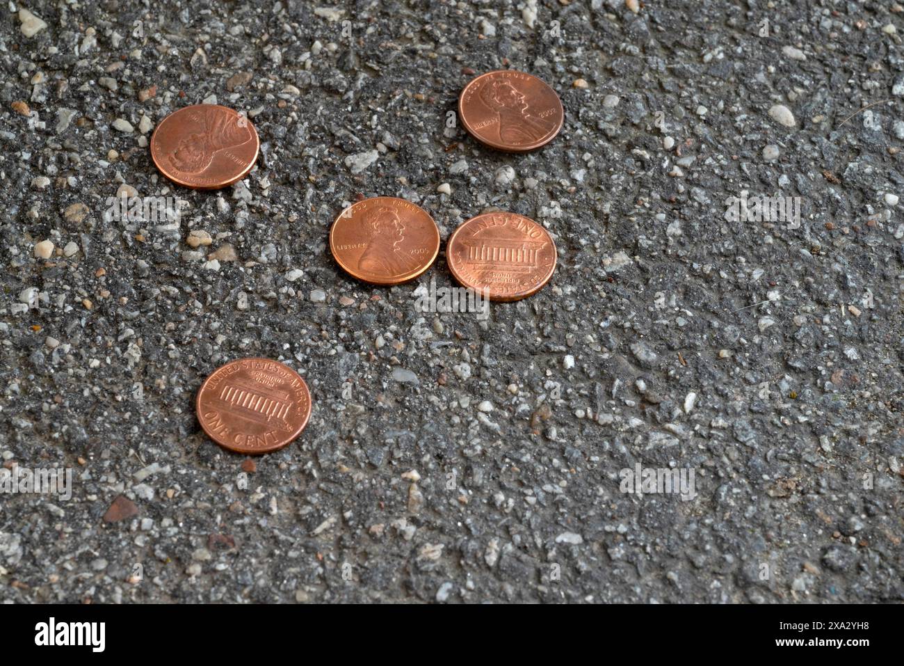 De l'argent couché dans la rue, un cent, de la monnaie américaine Banque D'Images