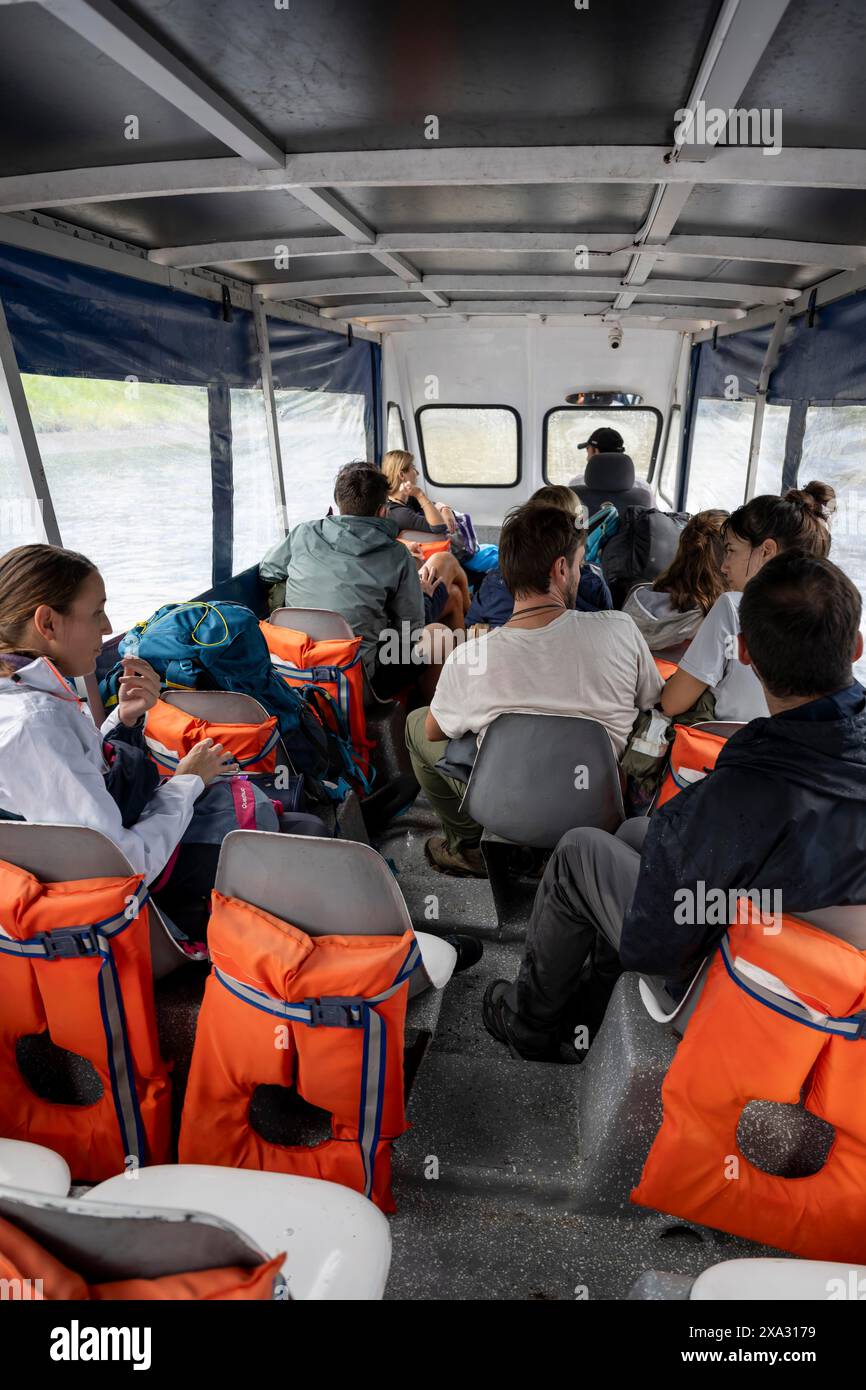 Touristes sur un bateau taxi, Parc National du Corcovado, Costa Rica Banque D'Images