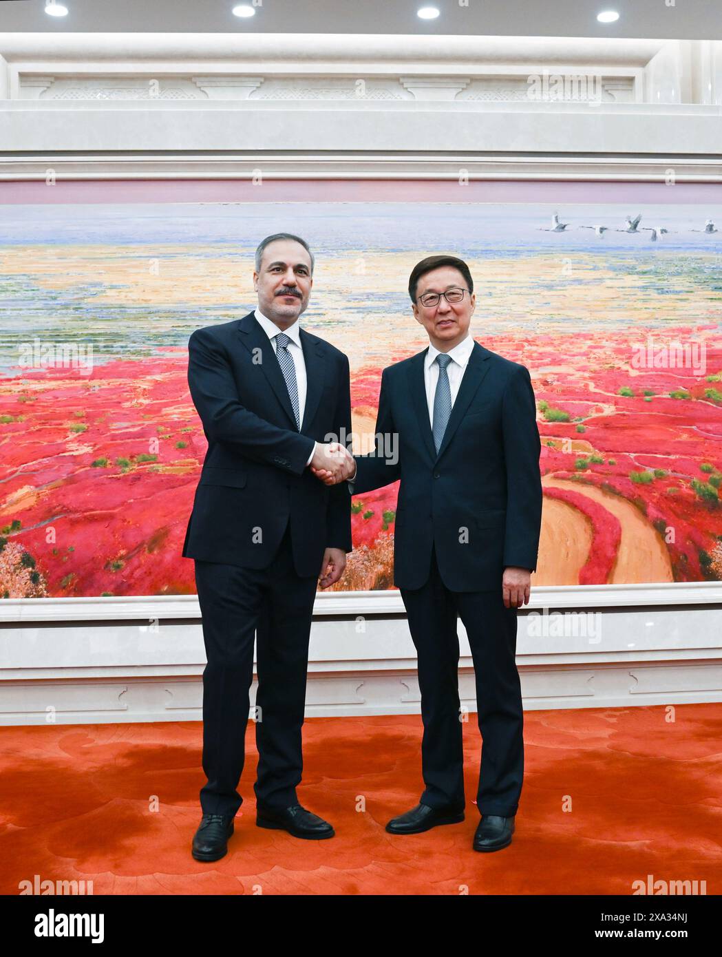 Pékin, Chine. 4 juin 2024. Le vice-président chinois Han Zheng rencontre le ministre des Affaires étrangères de T¨¹rkiye, Hakan Fidan, à Pékin, capitale de la Chine, le 4 juin 2024. Crédit : Zhang Ling/Xinhua/Alamy Live News Banque D'Images