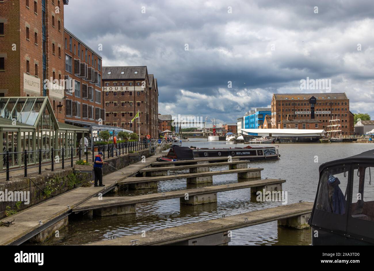 Entrepôts victoriens restaurés et convertis dans les docks de Gloucester, Angleterre Royaume-Uni Banque D'Images