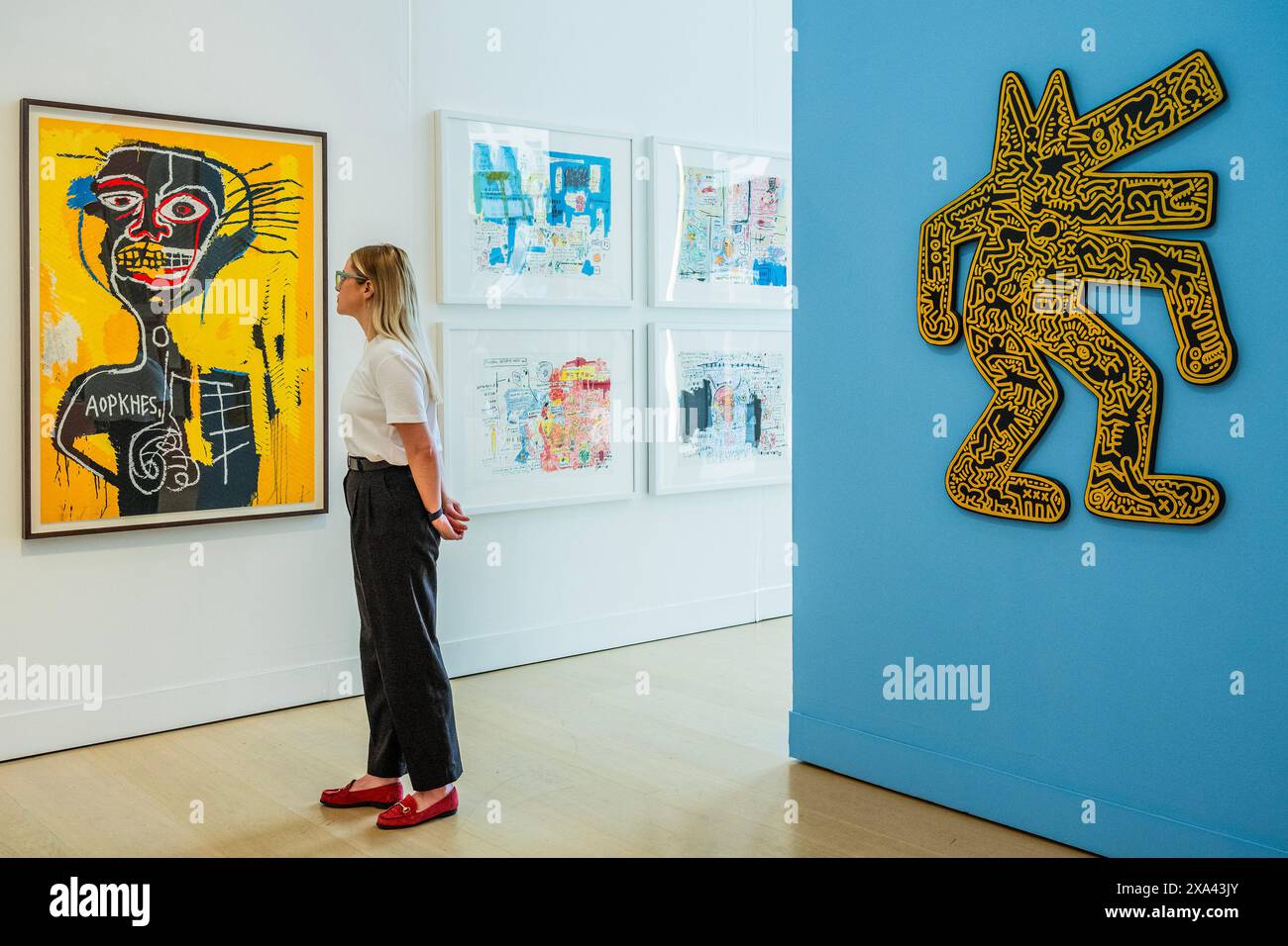 Londres, Royaume-Uni. 4 juin 2024. D'après Jean-Michel Basquiat, Cabeza, 19824/2004, est £50,000-70,000, avec Keith Haring, Dog, 1986, est £200,000-300,000, et autres travaux - Phillips, Londres, Aperçu de la vente aux enchères de papier et d'argile Pablo Picasso et Evening & Day Editions. Ils ont lieu le 6-7 juin. Crédit : Guy Bell/Alamy Live News Banque D'Images