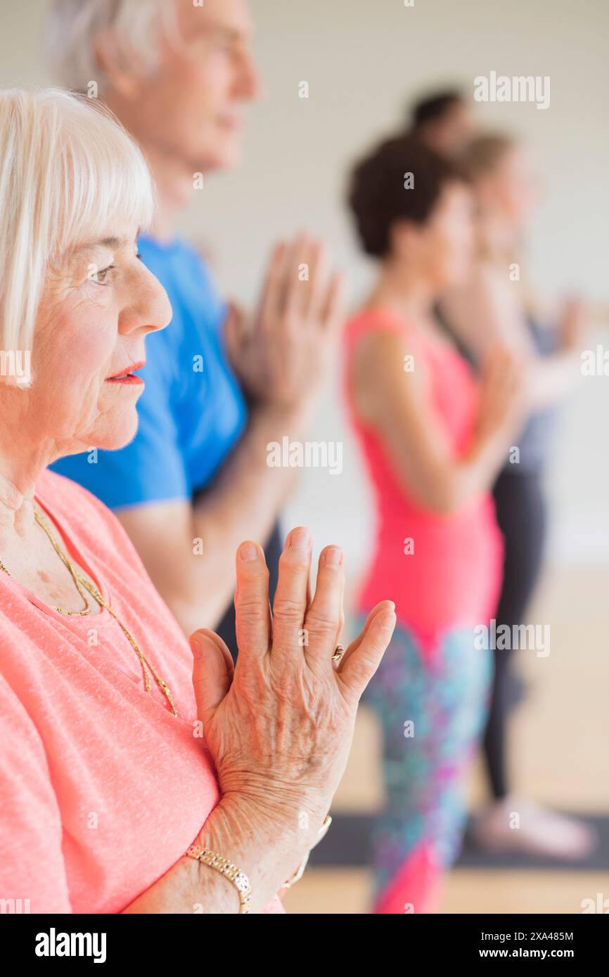 Woman Practicing Yoga Banque D'Images