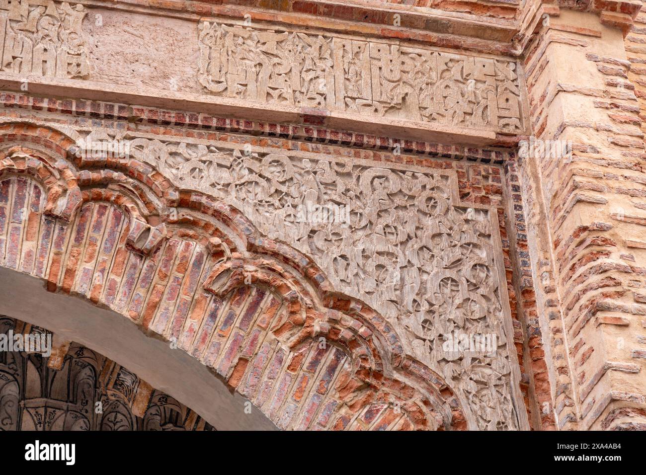 Grenade, Espagne - 22 février 2022: Le Corral del Carbon, à l'origine al-Funduq al-Jadida, est un bâtiment historique de 14th-siècle dans la ville espagnole de Banque D'Images