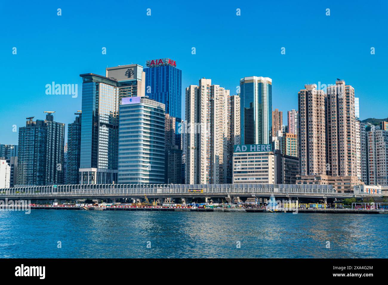 Immeubles de grande hauteur dans le port de Victoria, Hong Kong, Chine, Asie Copyright : MichaelxRunkel 1184-10280 DATE D'ENREGISTREMENT NON INDIQUÉE Banque D'Images