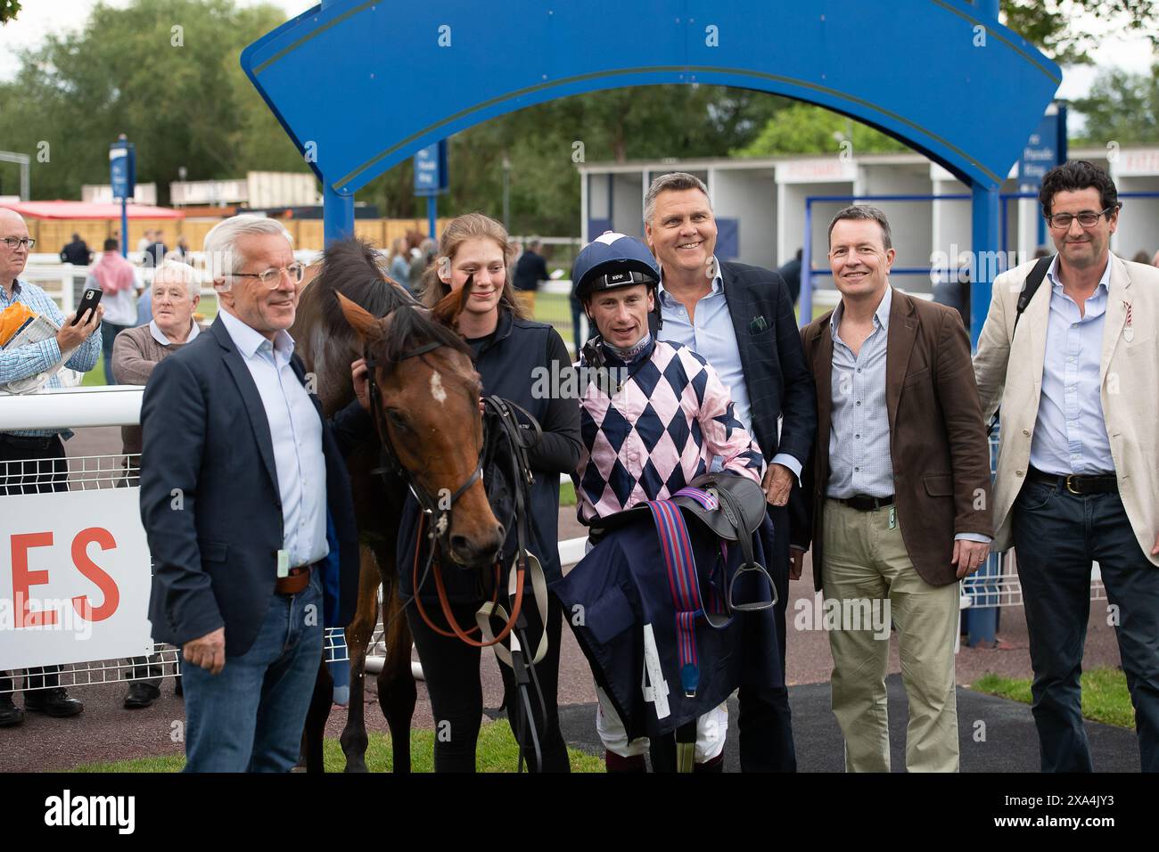 Windsor, Royaume-Uni. 3 juin 2024. Horse Trojan Trudden par le jockey Oisin Murphy remporte le CLP Summer Race handicap Stakes au Royal Windsor Racecourse à Windsor, Berkshire, aux courses Retro explosion du lundi soir des années 80. Propriétaire Woodham Walter Partnership. Formateur Ed de Giles, Ledbury. Éleveur Cheveley Park Stud Limited. Sponsor Ed de Giles Racing. Crédit : Maureen McLean/Alamy Live News Banque D'Images