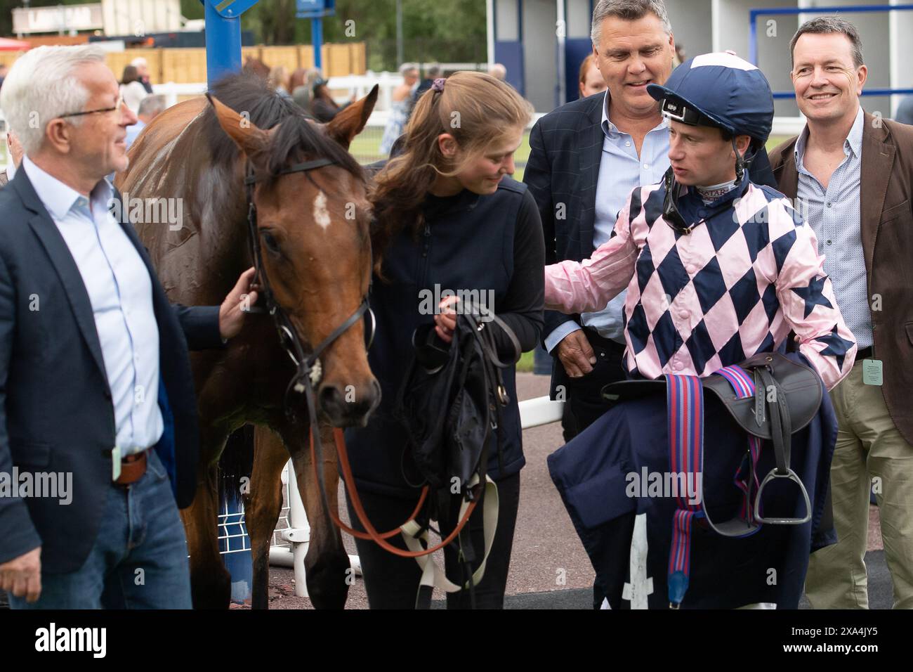 Windsor, Royaume-Uni. 3 juin 2024. Horse Trojan Trudden par le jockey Oisin Murphy remporte le CLP Summer Race handicap Stakes au Royal Windsor Racecourse à Windsor, Berkshire, aux courses Retro explosion du lundi soir des années 80. Propriétaire Woodham Walter Partnership. Formateur Ed de Giles, Ledbury. Éleveur Cheveley Park Stud Limited. Sponsor Ed de Giles Racing. Crédit : Maureen McLean/Alamy Live News Banque D'Images