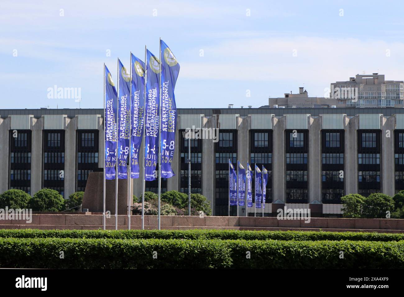 Saint-Pétersbourg, Russie. 04 juin 2024. Vue des enseignes et logos avec le nom du (SPIEF) Forum économique international de Petersburg dans les rues de la ville, Fédération de Russie. Crédit : SOPA images Limited/Alamy Live News Banque D'Images