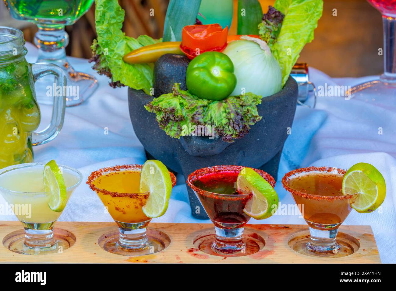 Vue sur les boissons colorées et les salades de légumes sur la 5ème Avenue, Playa del Carmen, Quintana Roo, Côte des Caraïbes, péninsule du Yucatan, Riviera Maya, Mexique, Banque D'Images