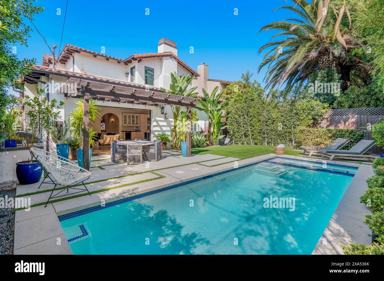 Une photo extérieure d'une maison de luxe de style espagnol à Hollywood, Californie. Banque D'Images