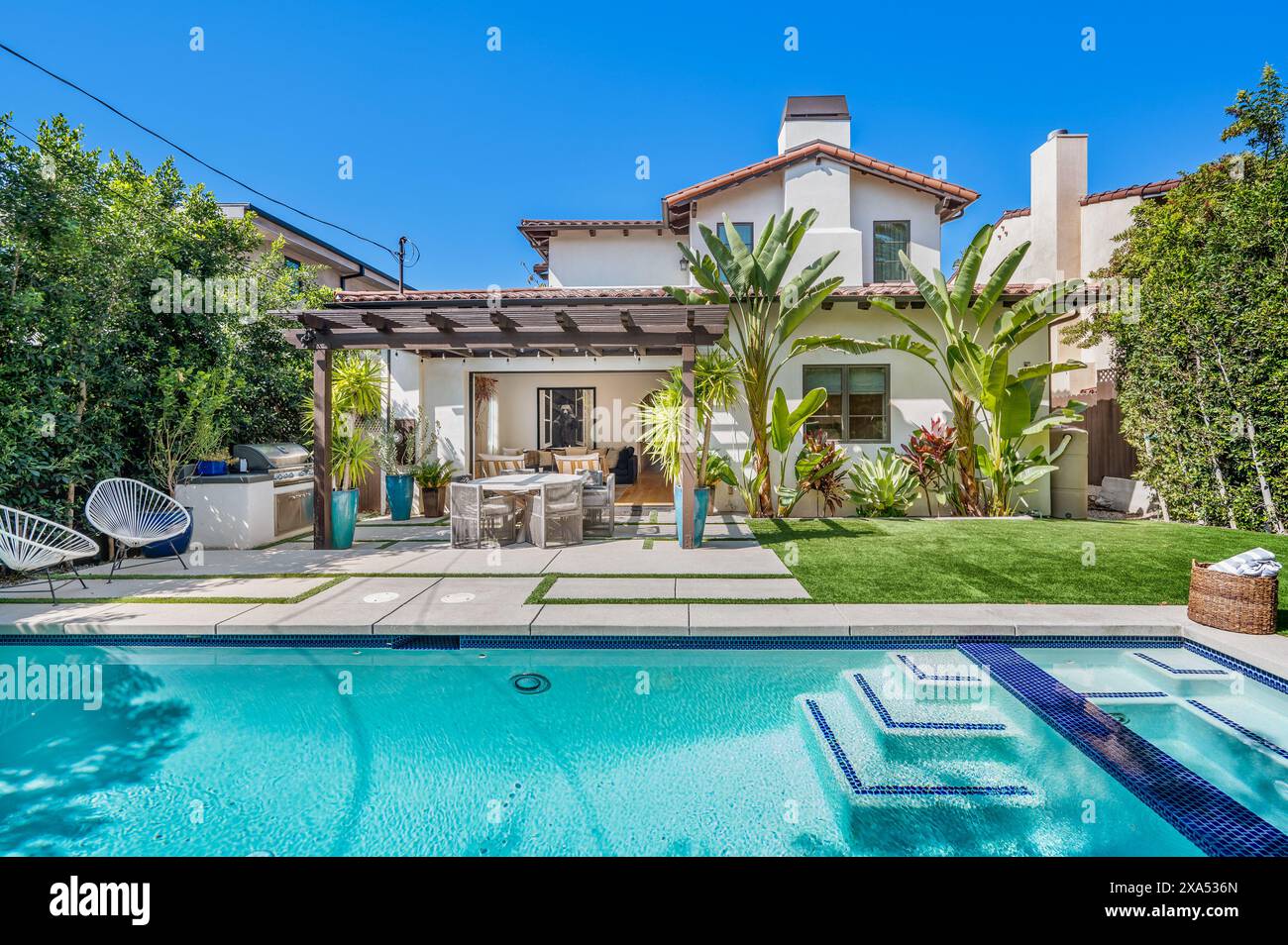 Une photo extérieure d'une maison de luxe de style espagnol à Hollywood, Californie. Banque D'Images