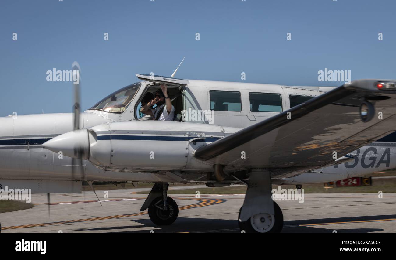 Un petit avion à hélices exploité par Cape Air au sol avant de décoller sur Martha's Vineyard Banque D'Images