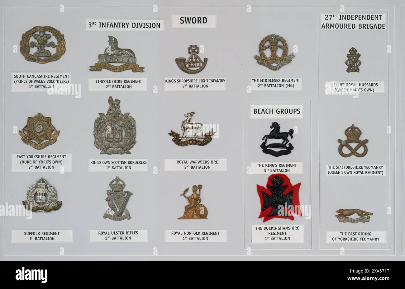 Détail des médailles et des insignes de la seconde Guerre mondiale des badges britanniques de la casquette d-Day Banque D'Images