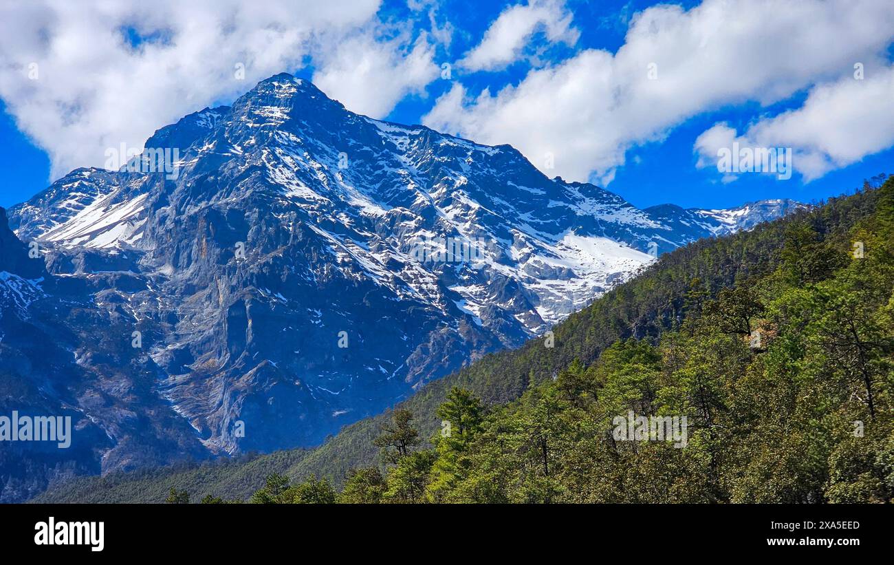 Une vue panoramique de Blue Moon Valley dans la ville de Kunming, Yunnan, Chine Banque D'Images