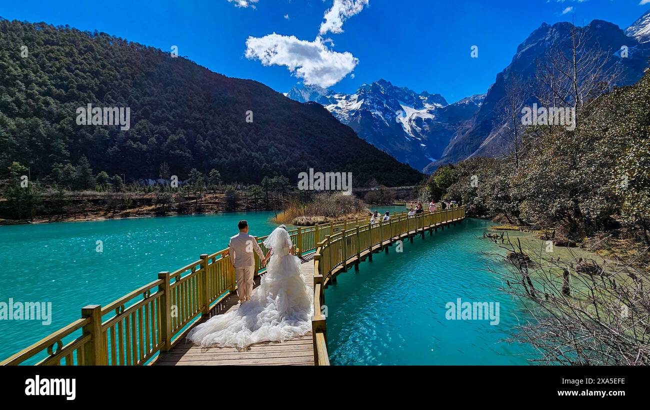 La mariée et le marié à Blue Moon Valley, Kunming City, Yunnan, Chine Banque D'Images
