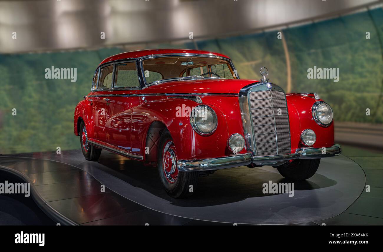 Mercedes-Benz 300 (1952). Musée Mercedes Benz, Mercedes-Benz World à Stuttgart, Baden Wuertemberg, Allemagne, Europe Banque D'Images