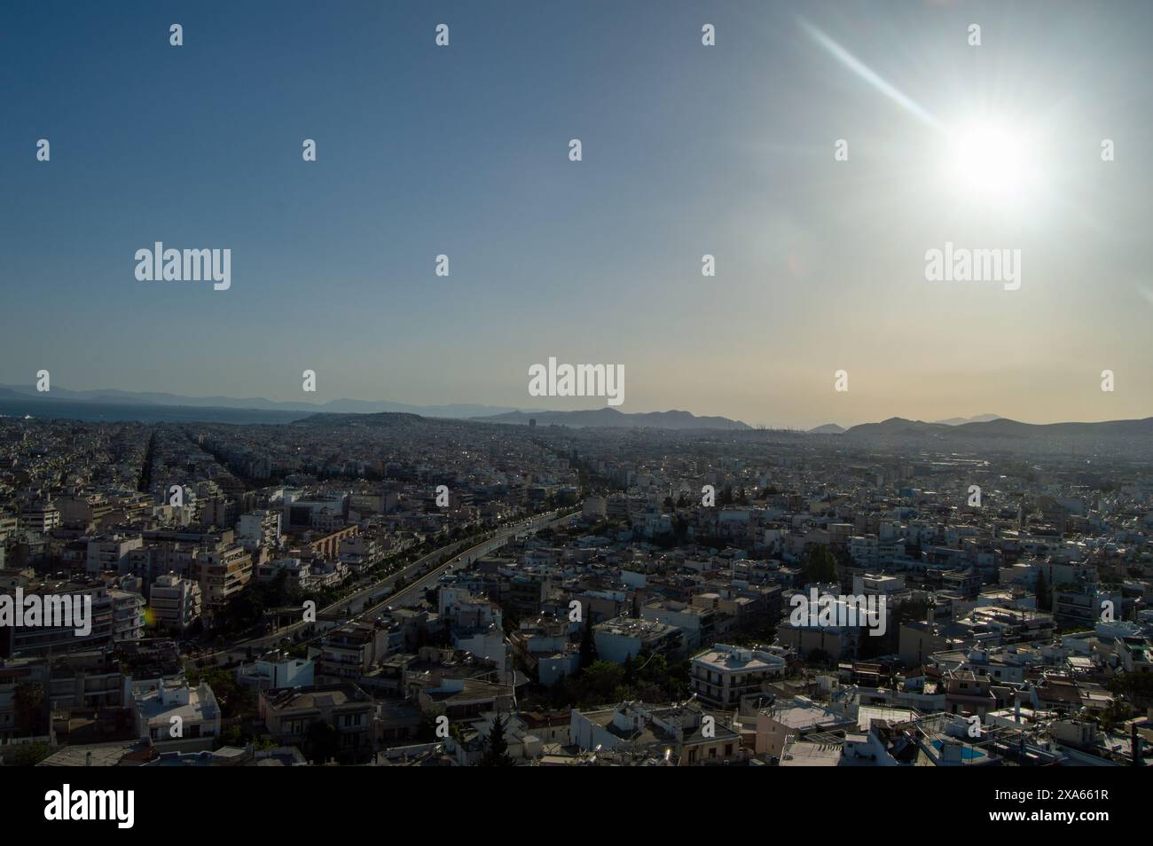 Une vue panoramique d'Athènes, Grèce avec des ruines antiques sur fond de modernité Banque D'Images Une vue panoramique d'Athènes, Grèce avec des ruines antiques sur fond de modernité Banque D'Images